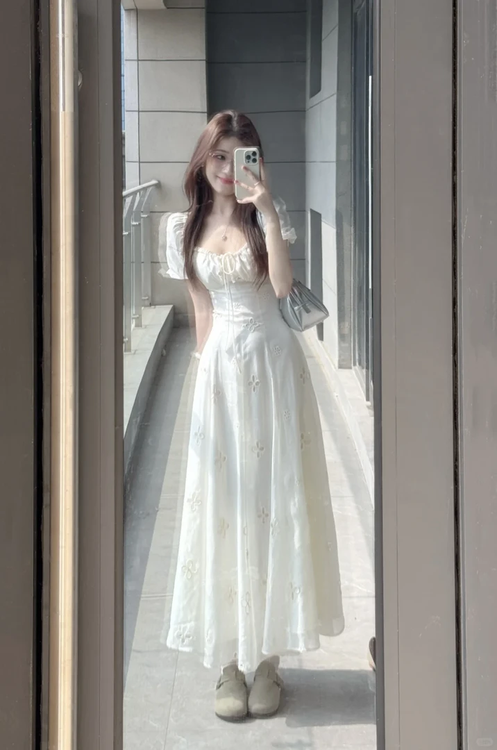 温柔风泡泡袖系带方领连衣裙子女绣花镂空设计感法式气质长裙夏季