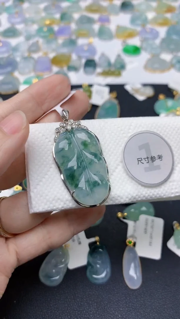 翡翠18K金镶嵌颈饰天然缅甸A货翡翠