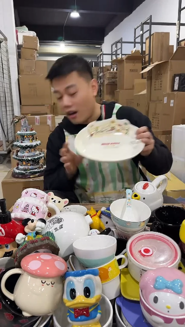 瓷片原盒kt猫一家人餐盘