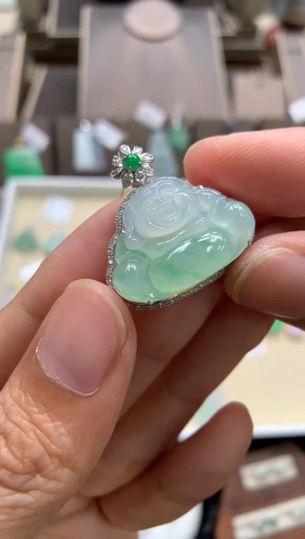 颈饰18K金镶嵌翡翠佛公