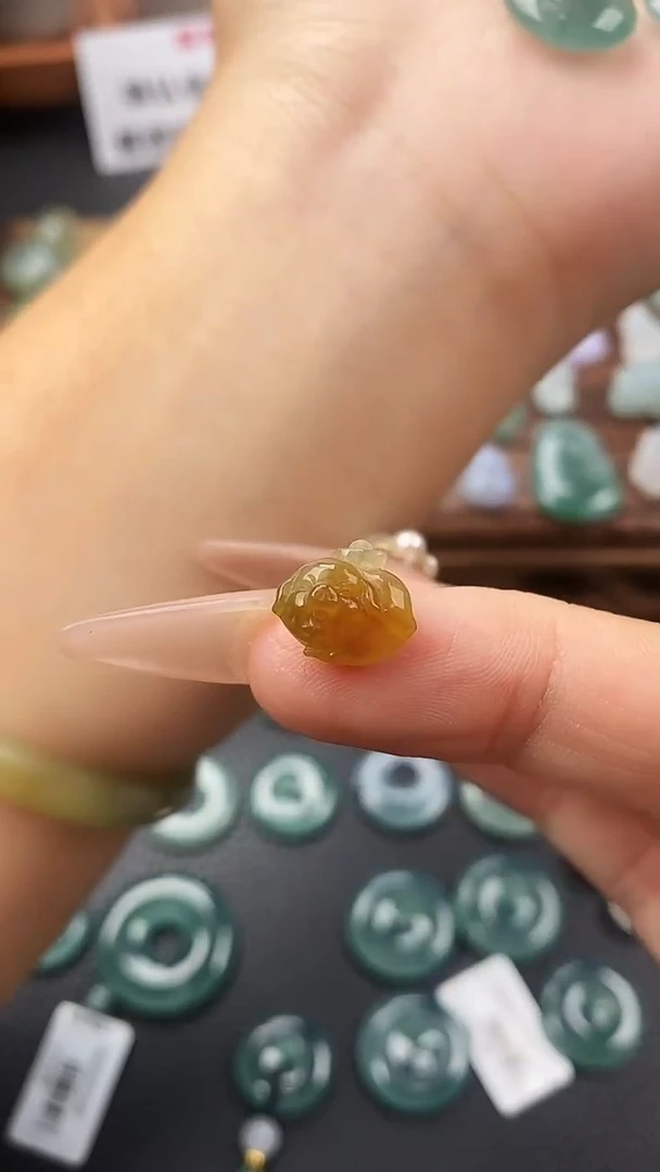 颈饰未镶嵌翡翠小猪