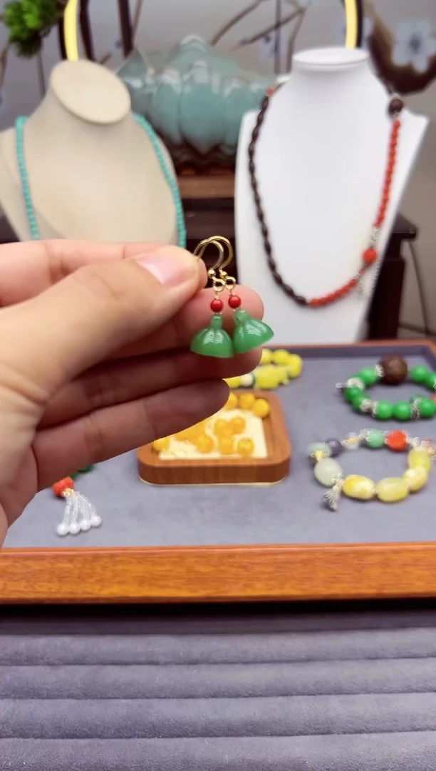 【闪购商品】和田玉耳饰未镶嵌E59``````