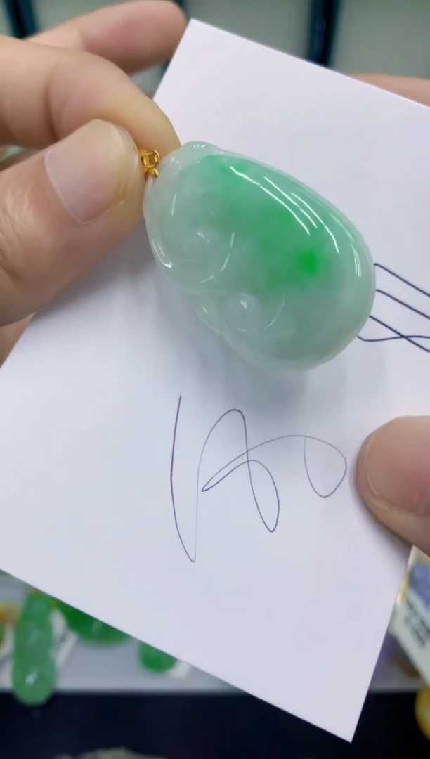 翡翠18K金镶嵌颈饰翡翠