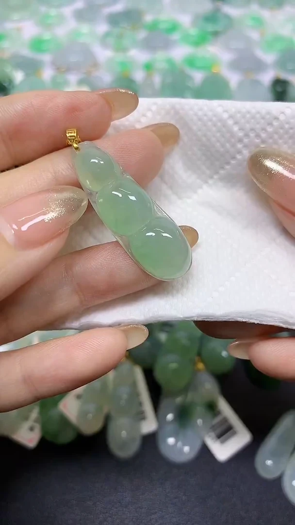 颈饰18K金镶嵌翡翠A货