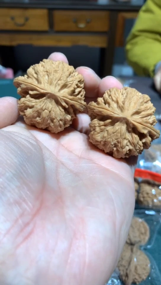 【闪购商品】文玩核桃吊坠苹果园核桃