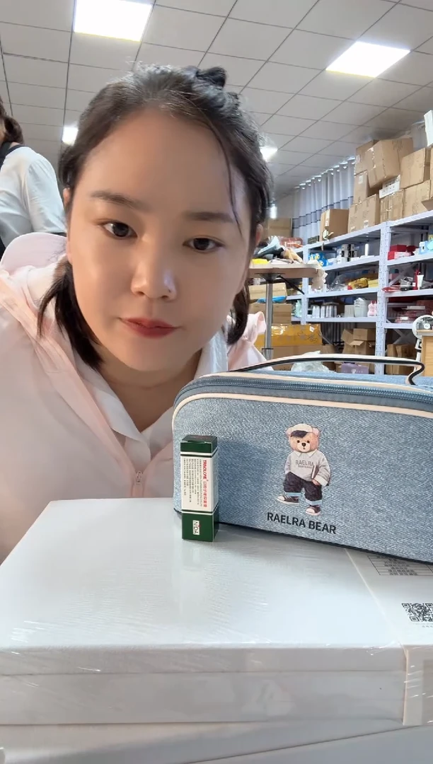 塑料流行时尚版潮流如下口膏