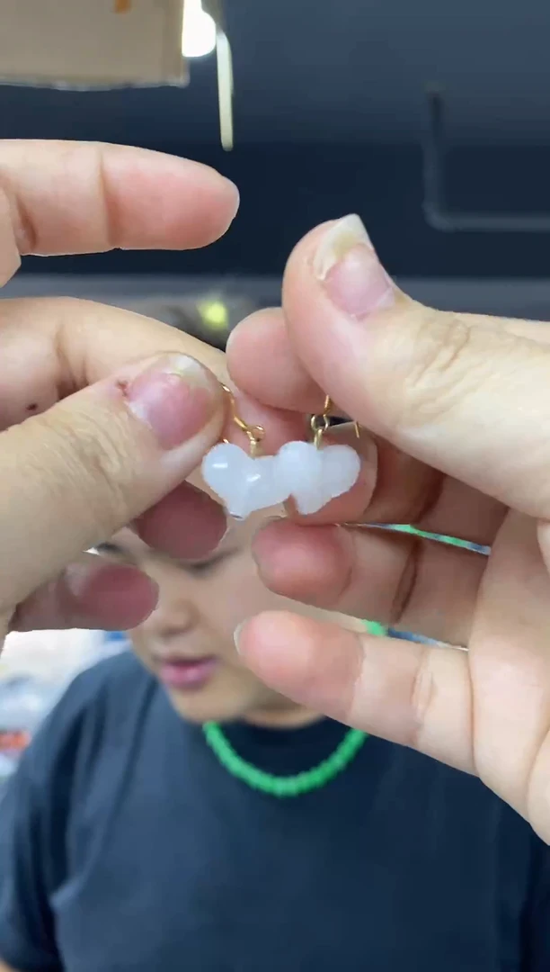 未镶嵌和田玉（白玉）耳饰多样性发其一颜色微差