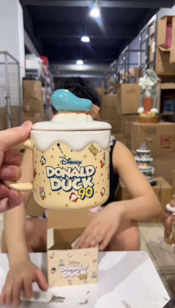 瓷片原盒90周年唐老鸭带盖杯