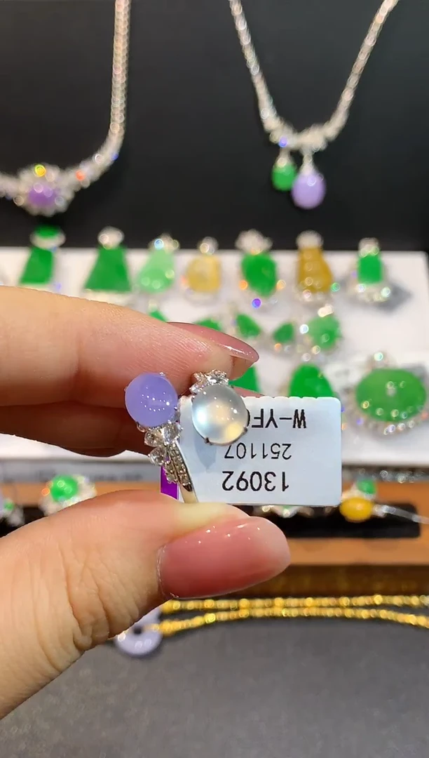 18K金镶嵌戒指翡翠李*怡多样性发其一