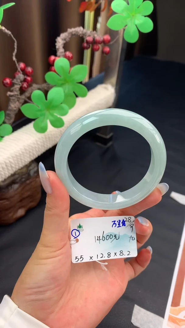 未镶嵌手镯翡翠自带#送人#，联系客服核对地址~