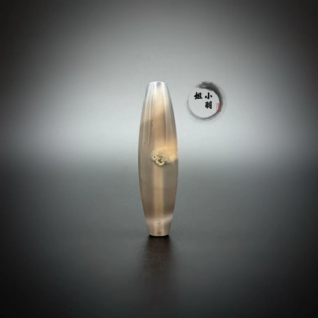 天然玛瑙冰透通眼莲花 尺寸 46*12.4