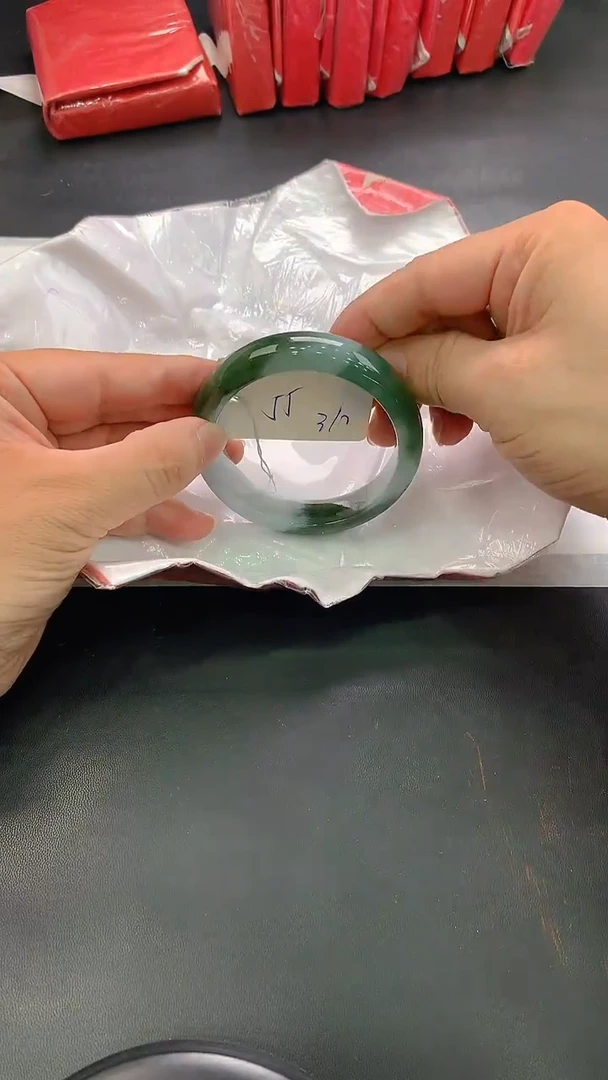 翡翠手镯未镶嵌127