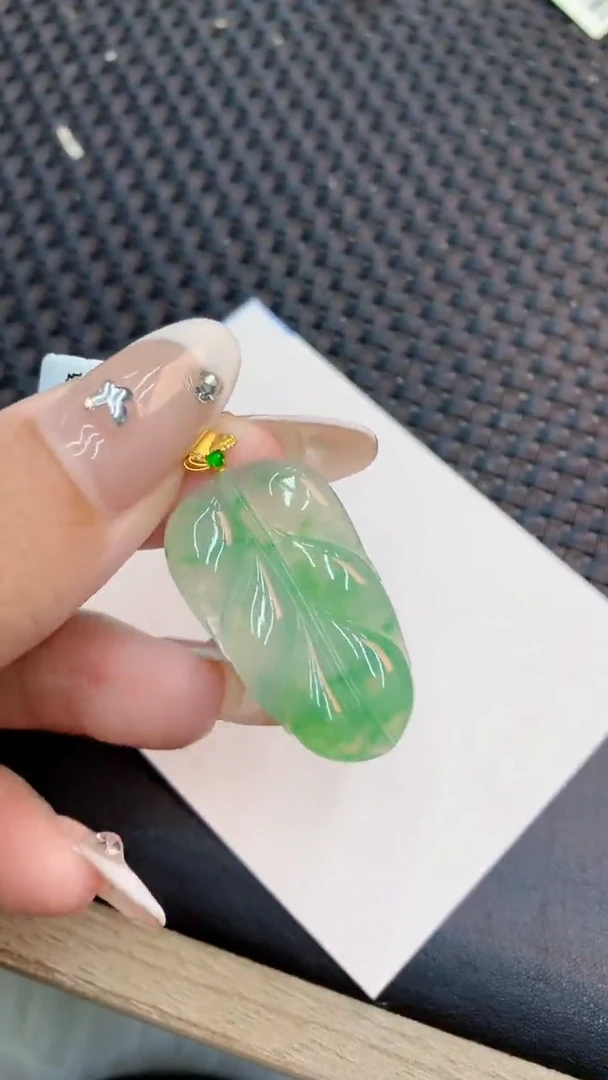 翡翠18K金镶嵌吊坠(不含链)1