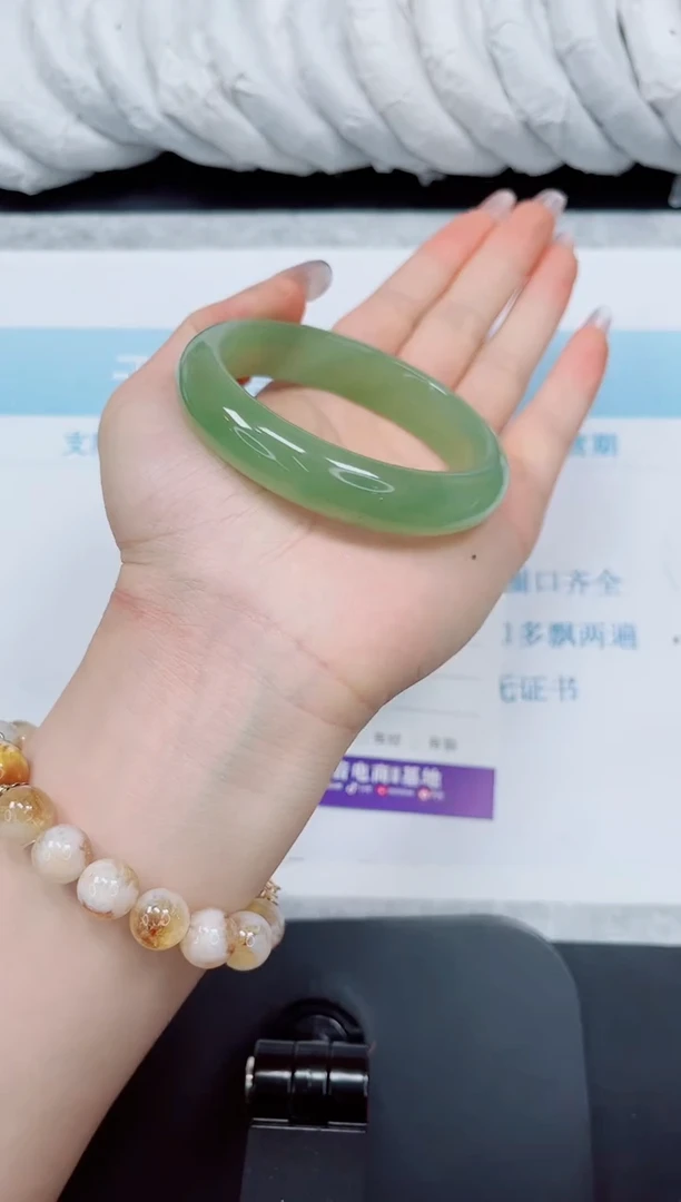 石英质玉手镯未镶嵌158/58