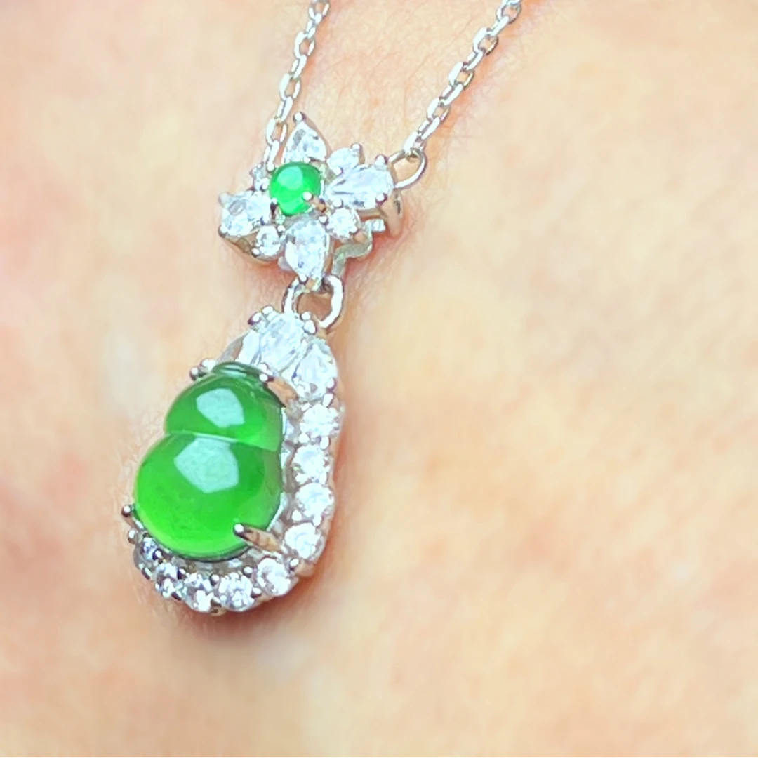 银镶嵌天然翡翠葫芦吊坠精致高冰满绿气质轻奢
