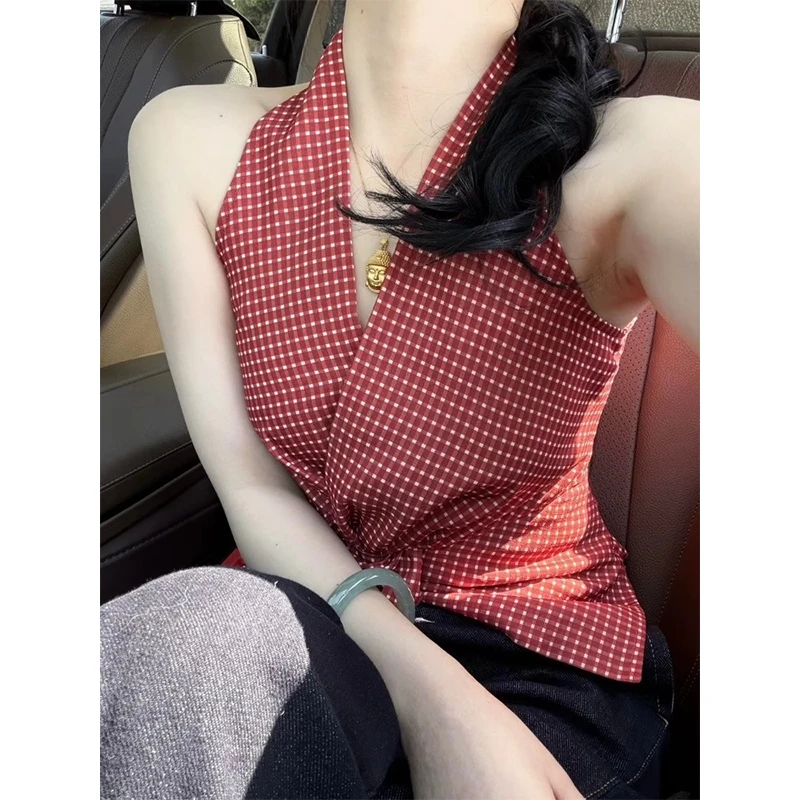 今年流行法式气质红色格纹挂脖衬衫女2025夏季独特漂亮掐腰小上衣