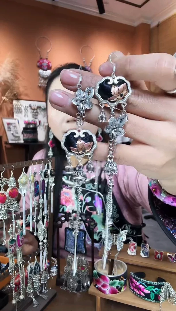 【闪购商品】刺绣纯手工民族风耳环