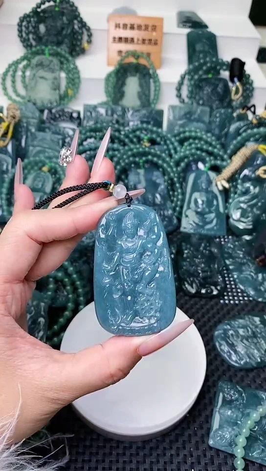 颈饰未镶嵌翡翠