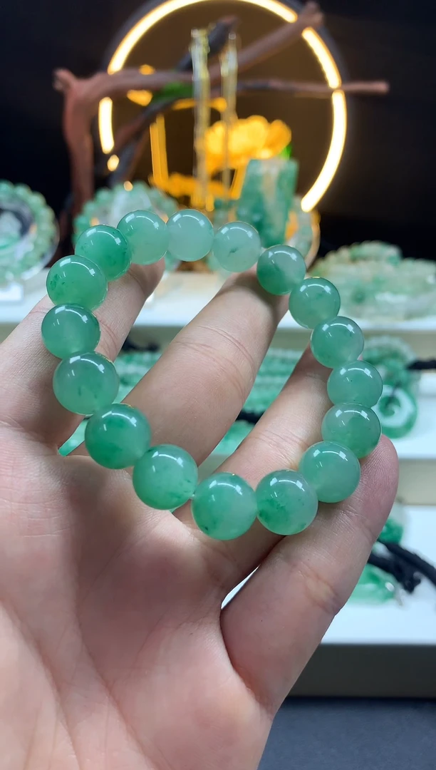 石英质玉（非洲翠）手串未镶嵌卡12珠径手串
