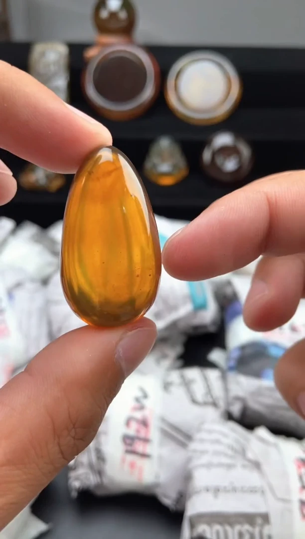 琥珀颈饰未镶嵌水滴吊坠