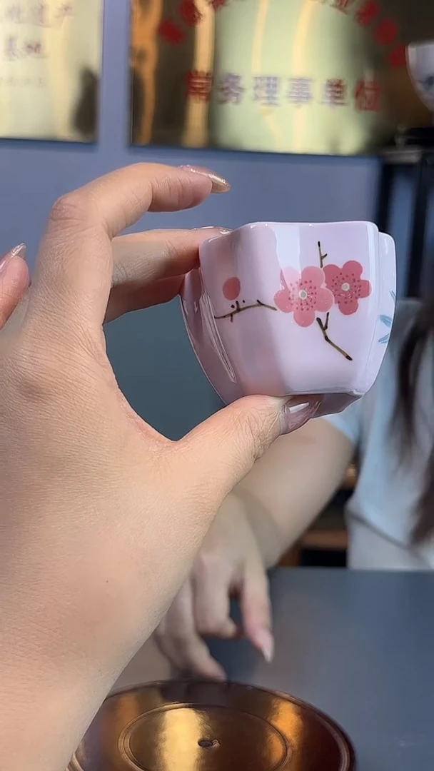 摆件瓷博会&水点桃花胡晶035