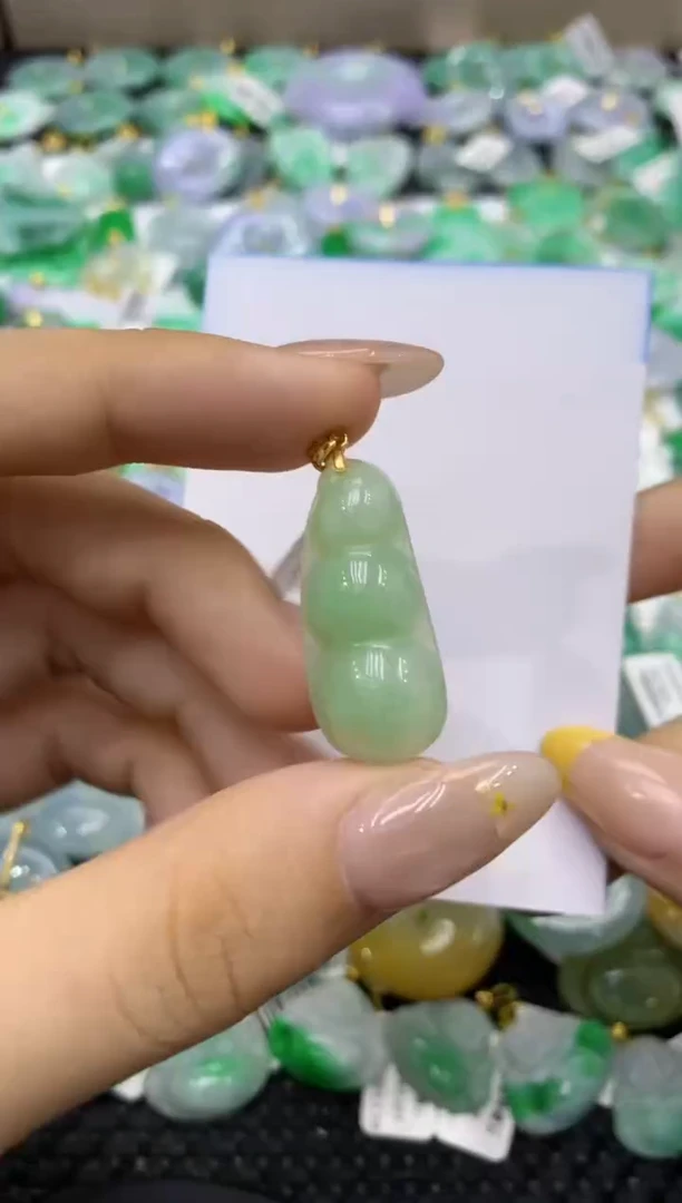 颈饰未镶嵌翡翠天然缅甸翡翠A货
