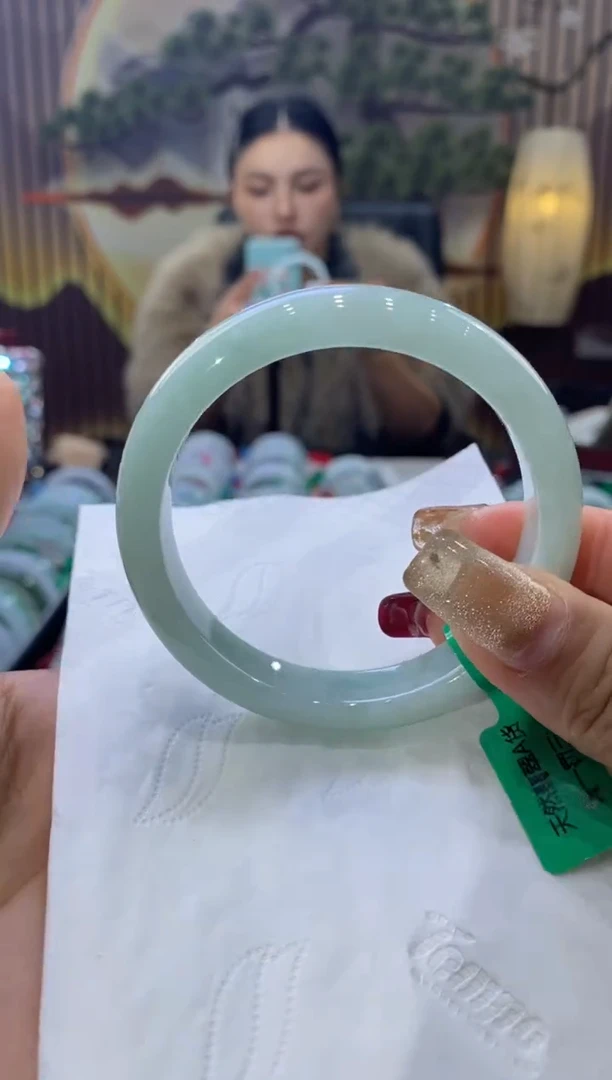 【闪购商品】翡翠手镯未镶嵌多人08288