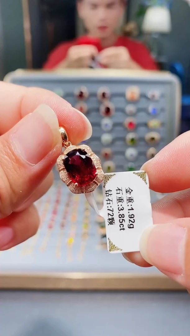 颈饰18K金镶嵌碧玺3.85.