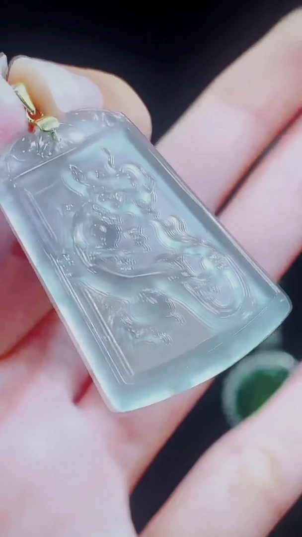 翡翠未镶嵌吊坠(赠链)1