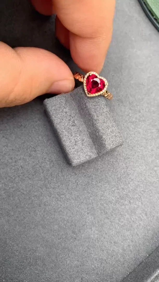 【闪购商品】碧玺戒指18K金镶嵌1.6ct卢比莱戒指