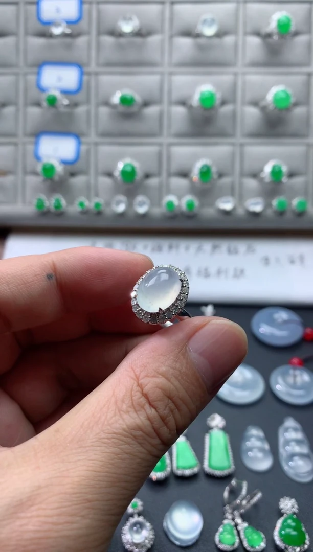 18K金镶嵌戒指翡翠18K翡翠