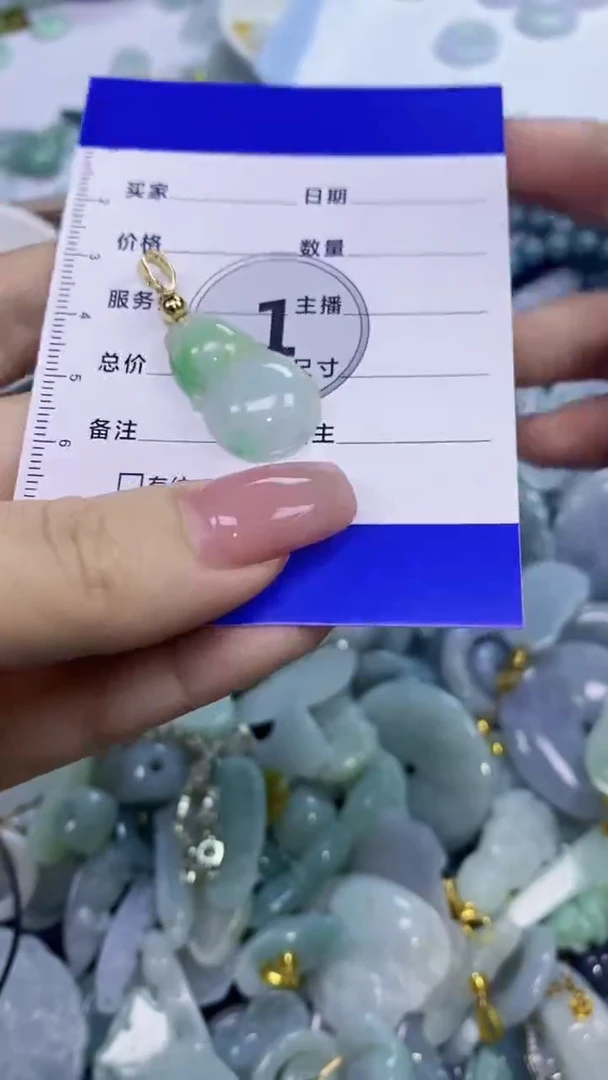 翡翠未镶嵌颈饰天然翡翠吊坠！