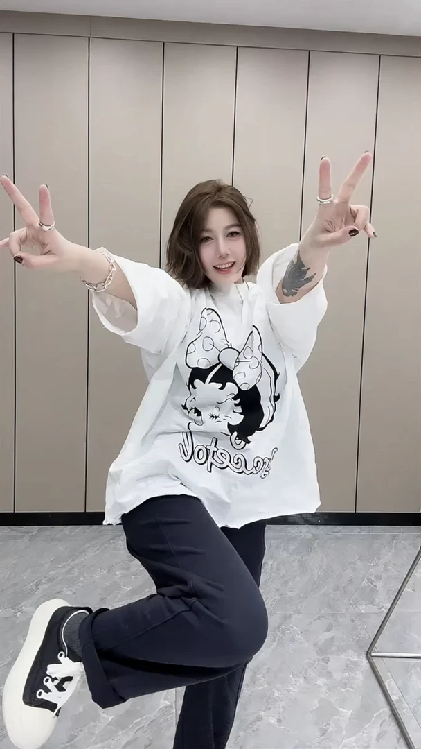 韩国东大门早春新款可爱休闲风卡通图案显瘦宽松圆领打底T恤上衣