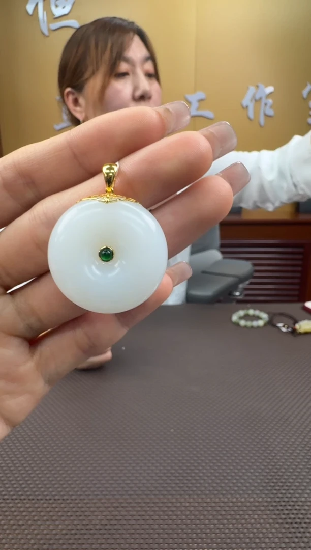 【闪购商品】和田玉挂件18K金镶嵌挂件