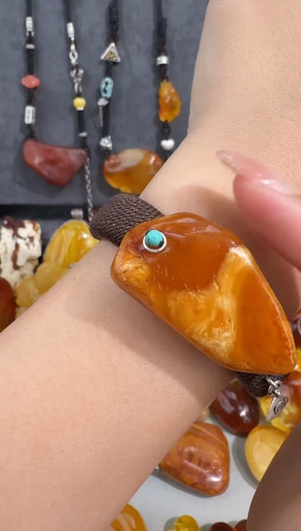 未镶嵌琥珀裸石琥珀