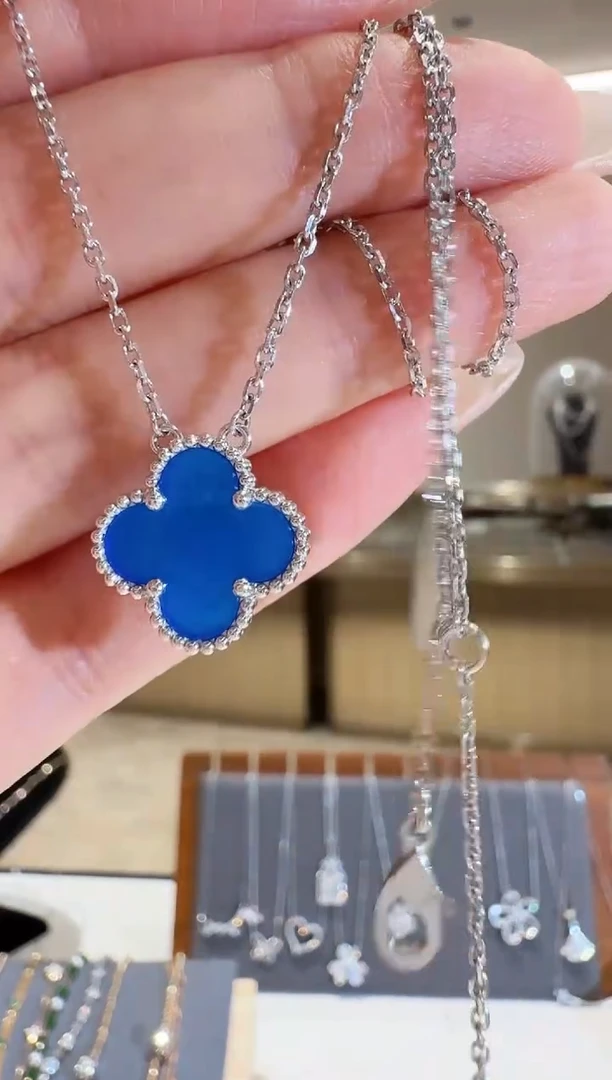 玛瑙/玉髓项链铂Pt950镶嵌蓝色四叶草项链