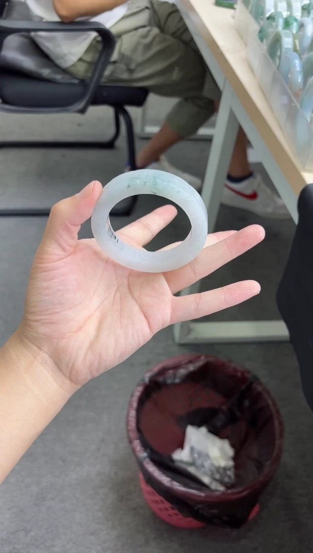 未镶嵌手镯定制翡翠显*手镯