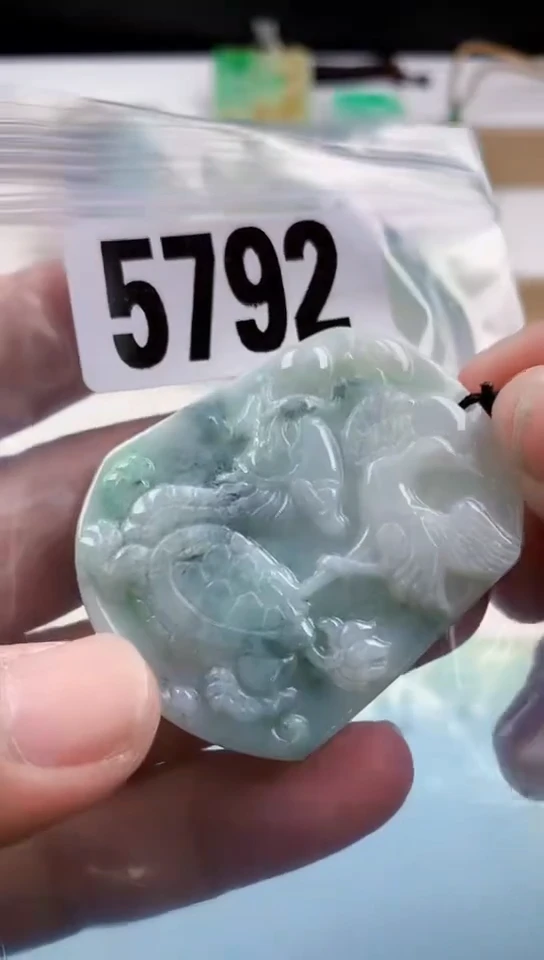 【闪购商品】翡翠挂件未镶嵌天然翡翠吊坠挂件