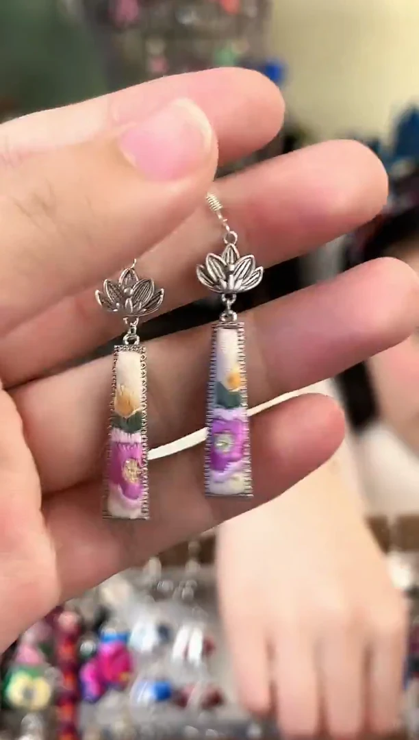 彩云南阁非遗老绣苗银饰品170