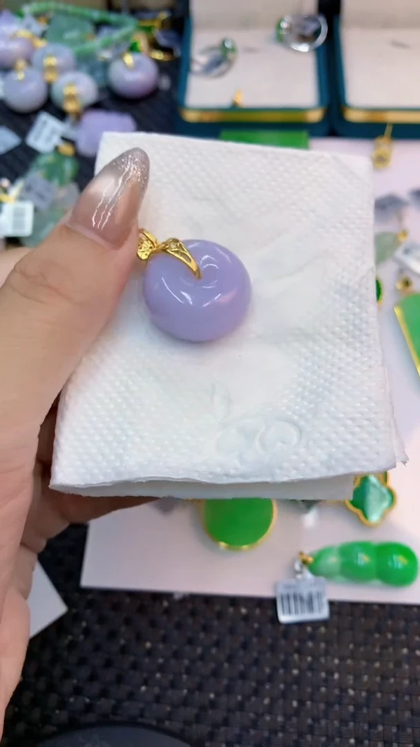 颈饰未镶嵌翡翠多样性发其一