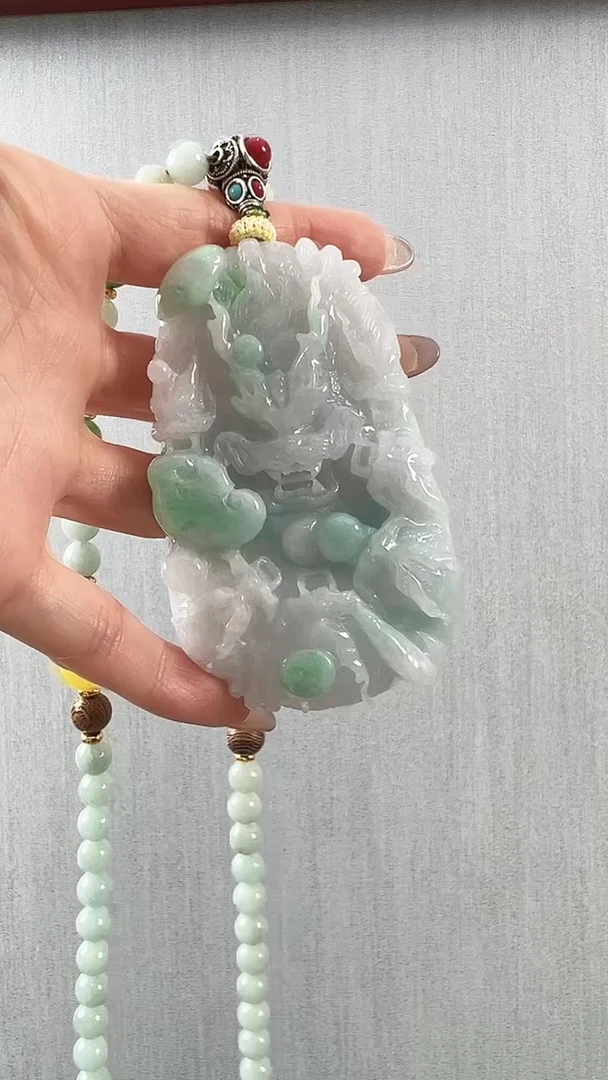 翡翠未镶嵌颈饰九龙护主