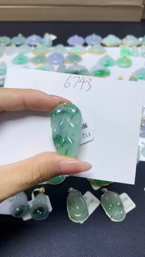 翡翠18K金镶嵌颈饰天然自然緬甸A貨翡翠
