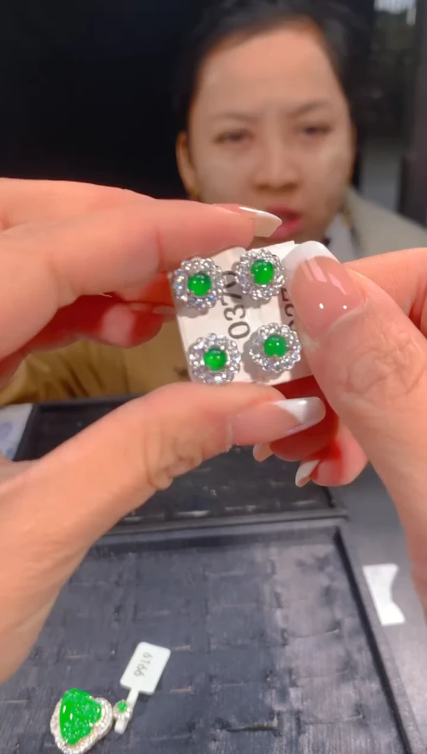 【闪购商品】定制翡翠未镶嵌112定制翡翠，多样性发货（发其一）