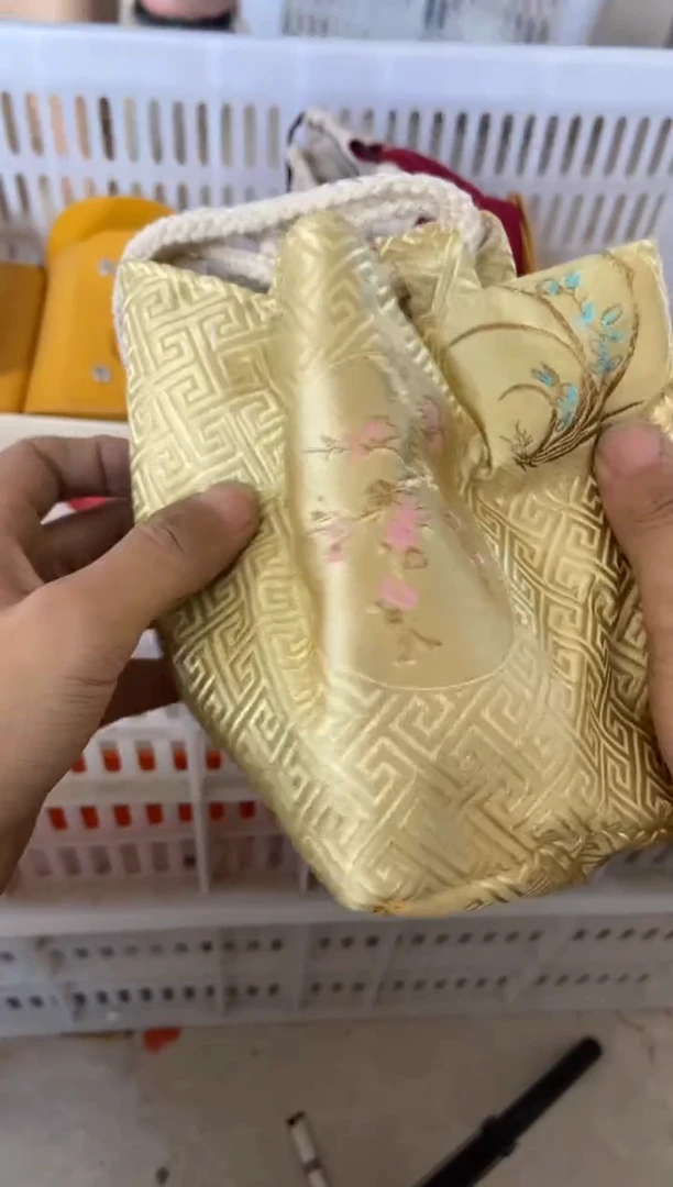 无运费险有瑕疵的摄影的产品有使用过的痕迹有点脏介意勿拍