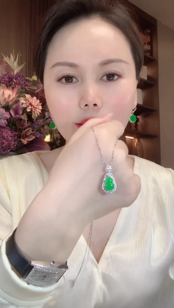 吊坠(不含链)18K金镶嵌翡翠A47