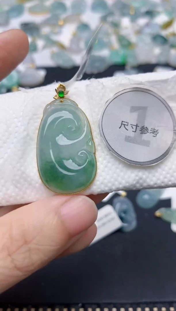颈饰18K金镶嵌翡翠天然缅甸A货翡翠