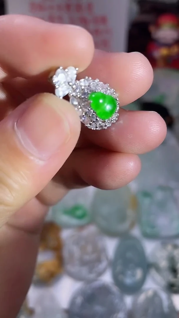 颈饰银S925镶嵌翡翠葫芦