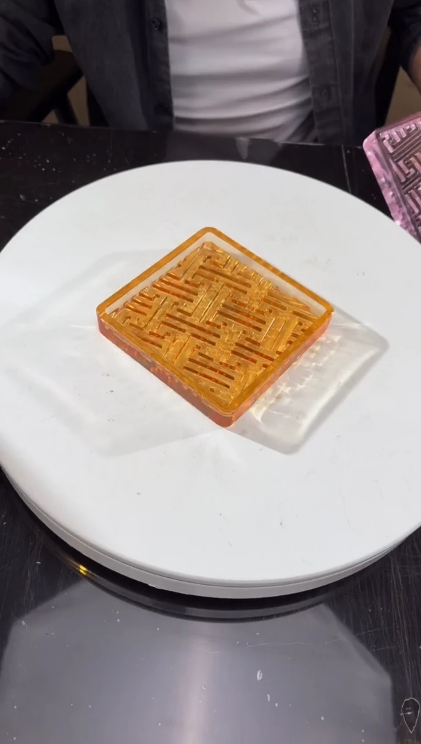 摆件琥珀金万字壶承