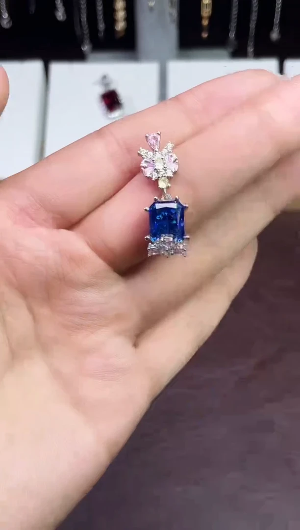 足铂镶嵌合成（培育）蓝宝石耳饰蓝宝耳坠