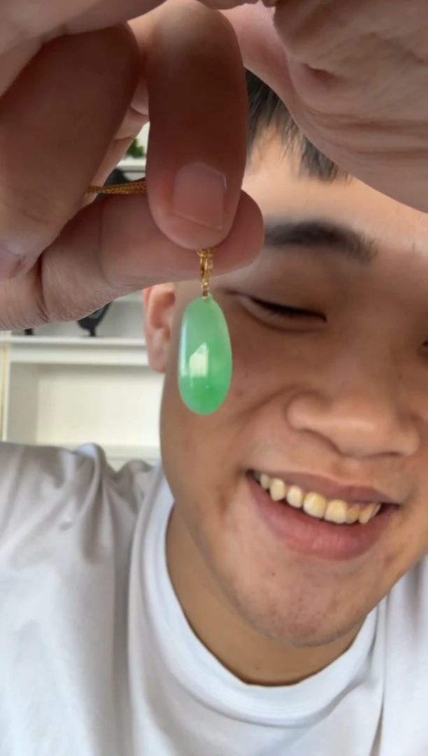 翡翠18K金镶嵌颈饰小**?天然翡翠A货孤品一件